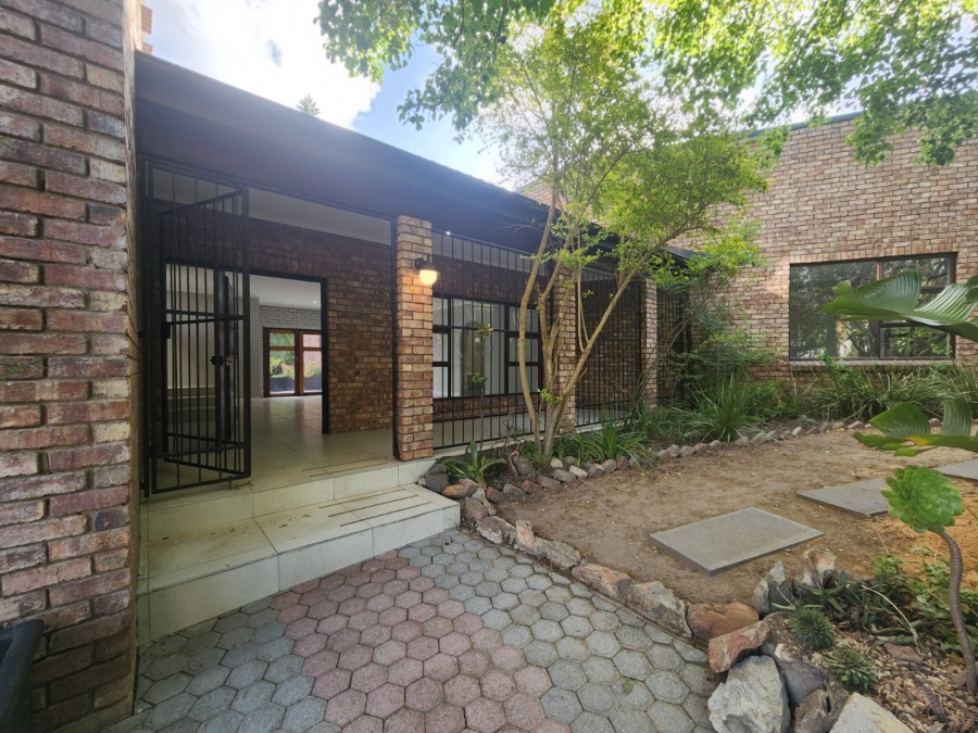 5 Bedroom Property for Sale in Loerie Park Western Cape